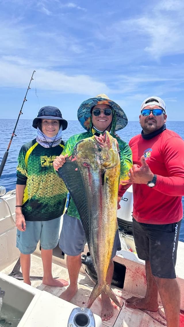 Family fishing trip in La Paz with Baja Mosquito Fleet
