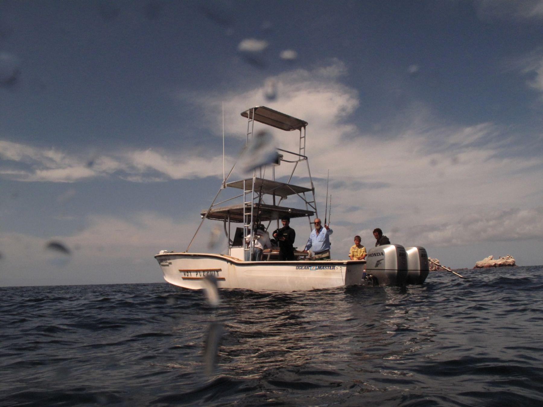 Hot Pursuit, 32 ft Ocean Master — Baja Mosquito Fleet, La Paz
