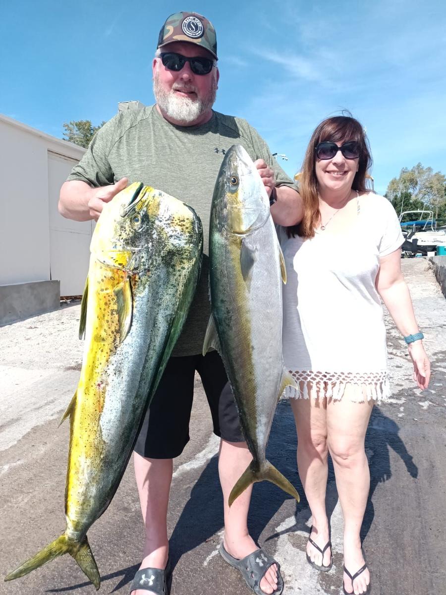 Couple at the dock in La Paz